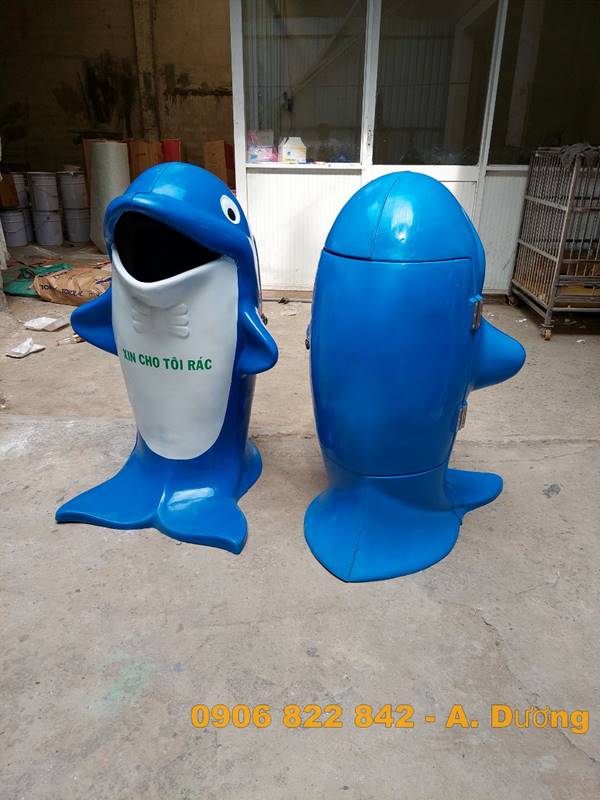 thùng rác hình con cá heo