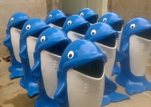 Sở hữu thùng rác composite chim cánh cụt màu xanh giá tốt nhất  